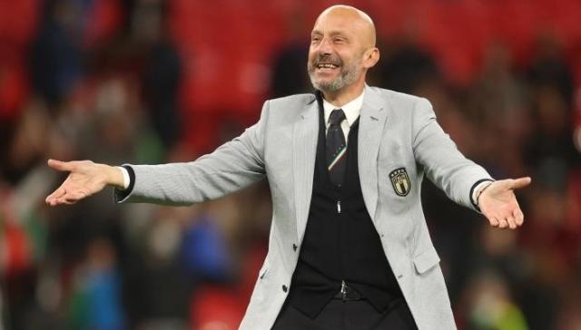 Kaiyun-维亚利离世，意足坛至悲：桑普的眼泪与曼乔的沉默